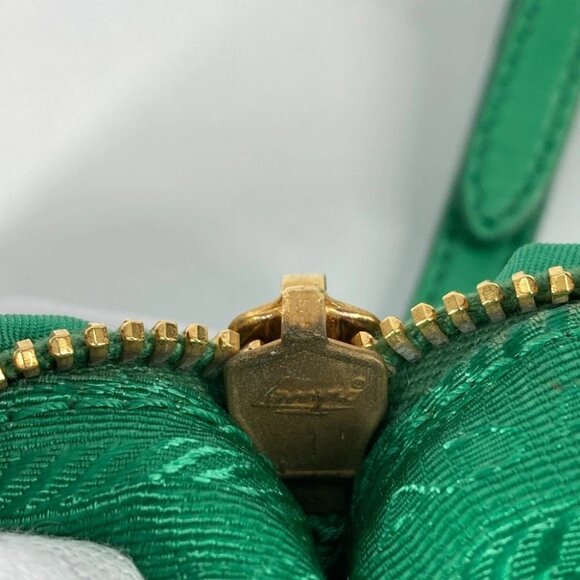 PRADA Cosmetics Pouch logo With strap Clutch bag Nylon Green - Picture 15 of 16